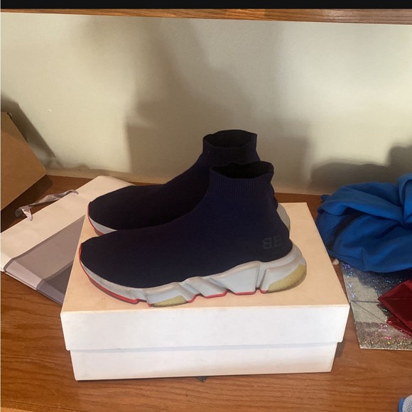 Selling my size 10 balenciagas good condition ready for pick up - Picture 3 of 4